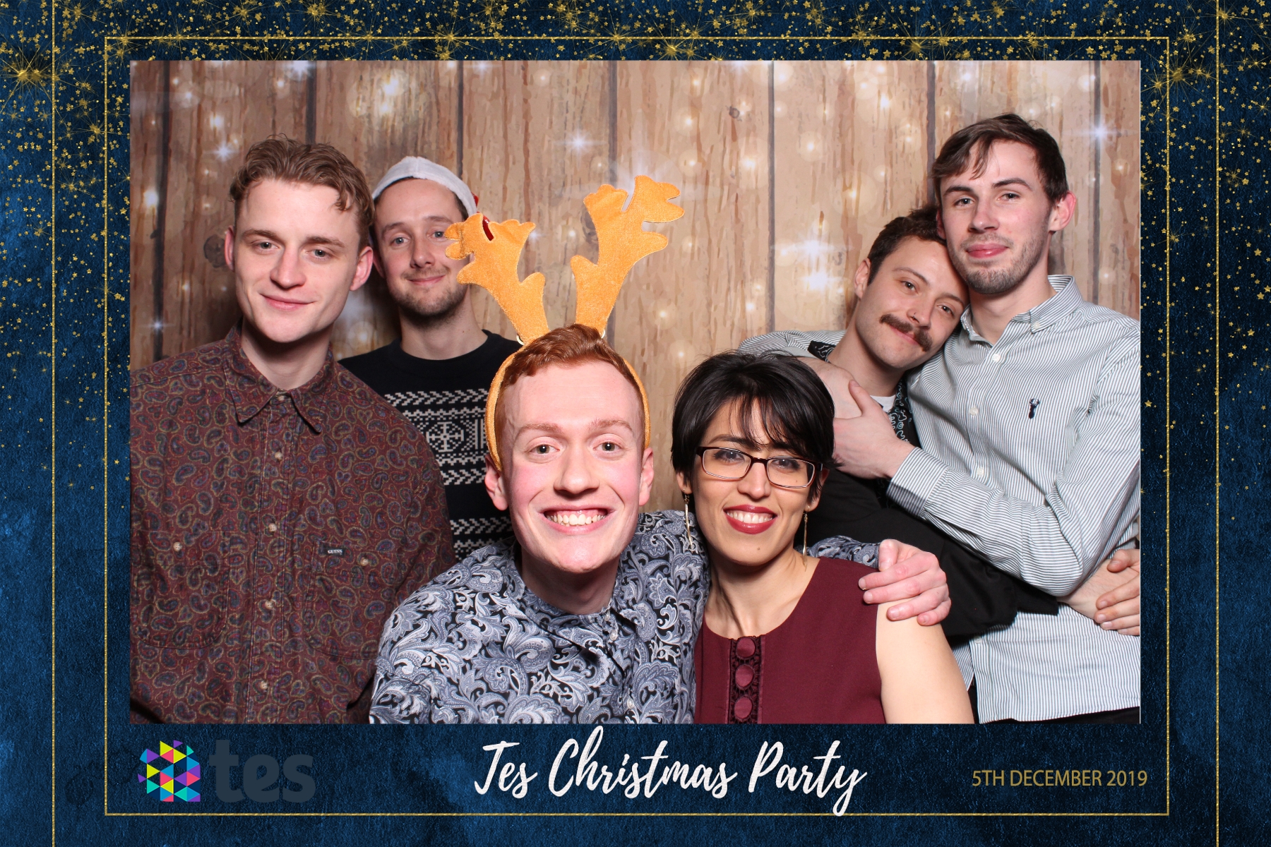 Tes Christmas party  | View more photos from the event at gallery.magicimages.uk/u/MagicImages/Tes-Christmas-party